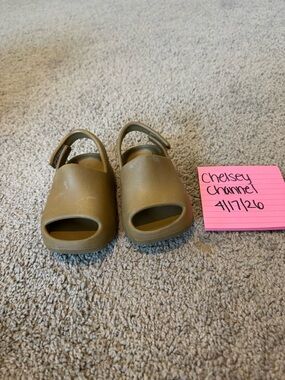 Yeezy adidas sandals (see flaws)